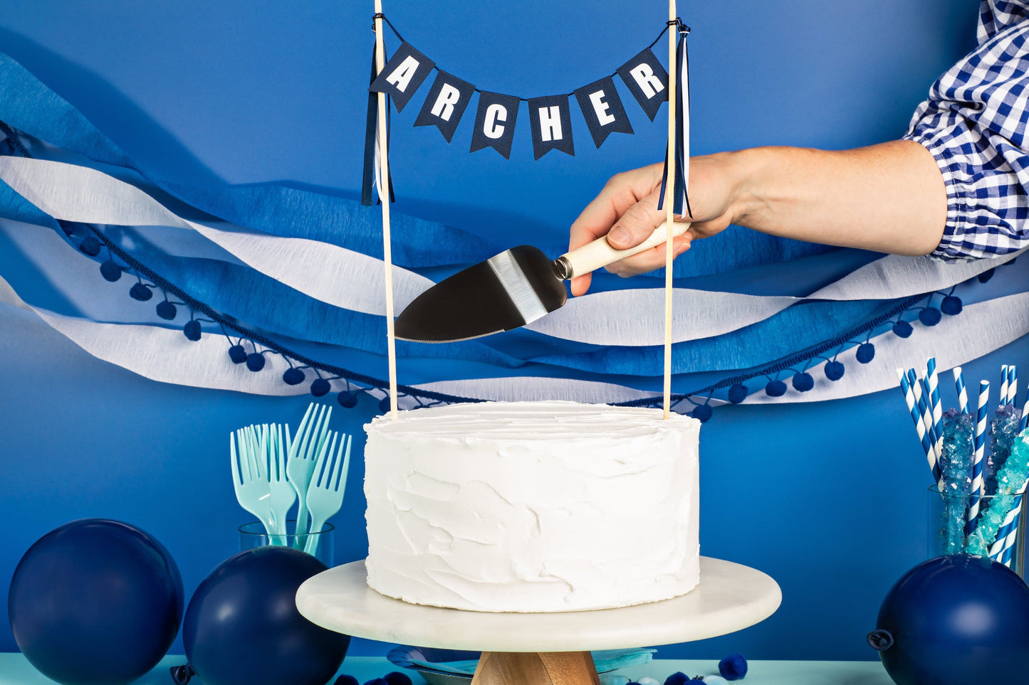 Vanilla Cake w/ Navy Blue Buttercream and White Chocolate Drip : r/Baking