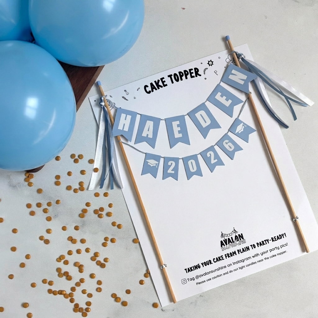 
                  
                    Graduation 2026 personalized Cake topper with 'HAEDEN 2026' design on a white surface with blue balloons and gold confetti.
                  
                